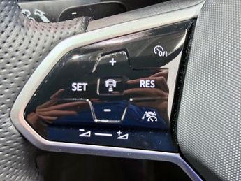 VOLKSWAGEN TIGUAN 1.5 TSI R-Line SUV 5dr Petrol DSG Euro 6 (s/s) (150 ps)