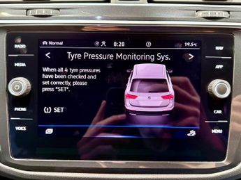 VOLKSWAGEN TIGUAN 1.5 TSI R-Line SUV 5dr Petrol DSG Euro 6 (s/s) (150 ps)