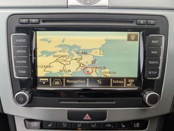 VOLKSWAGEN CC 1.8 TSI BlueMotion Tech Moda Saloon 4dr Petrol DSG Euro 5 (s/s)