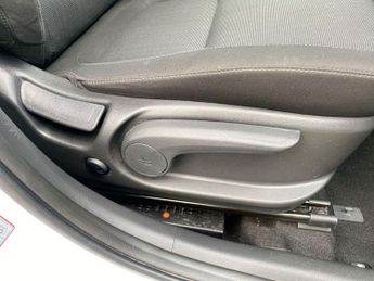 HYUNDAI KONA 1.6 h-GDi Premium SUV 5dr Petrol Hybrid DCT Euro 6 (s/s) (141 ps