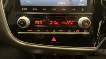 MITSUBISHI OUTLANDER 2.0 MIVEC Exceed SUV 5dr Petrol CVT 4WD Euro 6 (s/s) (150 ps)