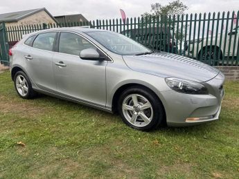 Volvo V40 2.0 D3 SE Nav Hatchback 5dr Diesel Manual Euro 6 (s/s) (150 ps) 