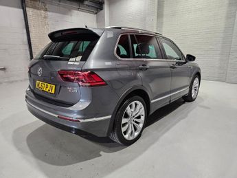 VOLKSWAGEN TIGUAN 2.0 TDI R-Line SUV 5dr Diesel DSG 4Motion Euro 6 (s/s) (150 ps)