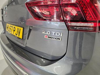 VOLKSWAGEN TIGUAN 2.0 TDI R-Line SUV 5dr Diesel DSG 4Motion Euro 6 (s/s) (150 ps)