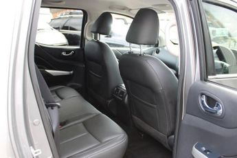 NISSAN NAVARA 2.3 dCi Tekna Pickup Double Cab 4dr Diesel Auto 4WD Euro 6 (190 
