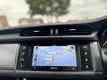 JAGUAR XF 2.0d R-Sport Saloon 4dr Diesel Auto AWD Euro 6 (s/s) (180 ps)