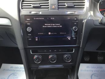 VOLKSWAGEN GOLF 1.0 TSI SE Nav Estate 5dr Petrol Manual Euro 6 (s/s) (115 ps)