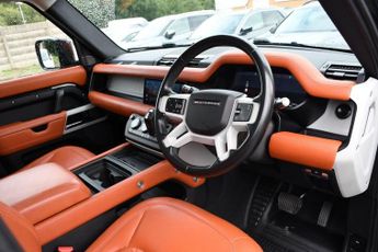 LAND ROVER DEFENDER 110 2.0 SD4 SE Auto 4WD Euro 6 (s/s) 5dr