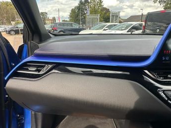 TOYOTA C-HR 1.8 VVT-h Dynamic SUV 5dr Petrol Hybrid CVT Euro 6 (s/s) (122 ps