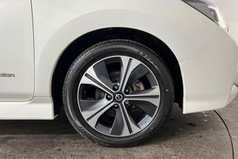 NISSAN LEAF 40kWh Tekna Hatchback 5dr Electric Auto (150 ps) 1 Owner / Low M