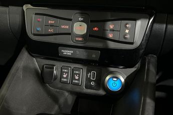 NISSAN LEAF 40kWh Tekna Hatchback 5dr Electric Auto (150 ps) 1 Owner / Low M
