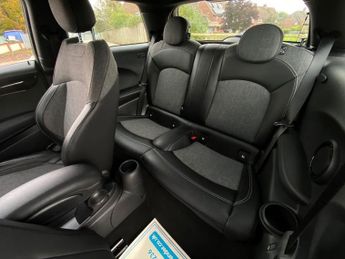 MINI Electric Hatch Cooper SE 32.6kWh Level 2 Hatchback 3dr Electric Auto (184 ps)