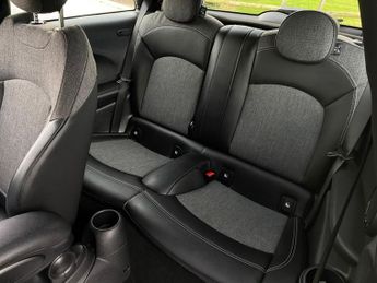MINI Electric Hatch Cooper SE 32.6kWh Level 2 Hatchback 3dr Electric Auto (184 ps)