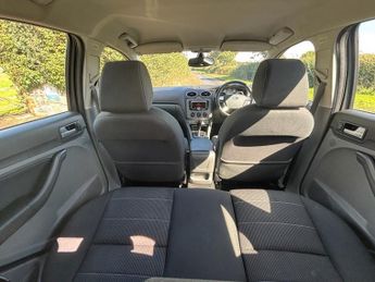FORD FOCUS 1.6 Titanium Hatchback 5dr Petrol Automatic (184 g/km, 99 bhp)