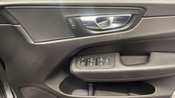 VOLVO XC60 2.0 D4 Momentum SUV 5dr Diesel Auto AWD Euro 6 (s/s) (190 ps)