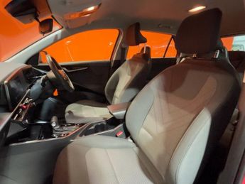 KIA NIRO 1.6h GDi 2 SUV 5dr Petrol Hybrid DCT Euro 6 (s/s) (139 bhp)