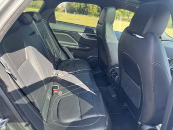 JAGUAR F-PACE 2.0 D180 R-Sport SUV 5dr Diesel Auto AWD Euro 6 (s/s) (180 ps)