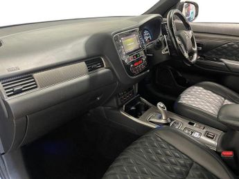 MITSUBISHI OUTLANDER 2.4h TwinMotor 13.8kWh 5hs SUV 5dr Petrol Plug-in Hybrid CVT 4WD