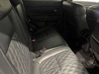 MITSUBISHI OUTLANDER 2.4h TwinMotor 13.8kWh 5hs SUV 5dr Petrol Plug-in Hybrid CVT 4WD