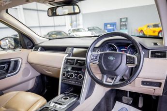 LAND ROVER DISCOVERY SPORT 2.0 TD4 HSE SUV 5dr Diesel Auto 4WD Euro 6 (s/s) (180 ps)