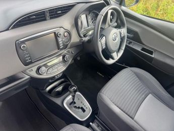TOYOTA YARIS 1.5 VVT-h Icon Tech Hatchback 5dr Petrol Hybrid E-CVT Euro 6 (s/