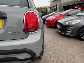 MINI HATCH 1.5 Cooper Classic Hatchback 5dr Petrol Steptronic Euro 6 (s/s) 