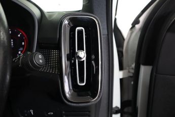 VOLVO XC40 2.0 D3 R-Design Auto Euro 6 (s/s) 5dr