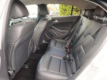MERCEDES-BENZ 180 2.1 GLA220d Sport SUV 5dr Diesel 7G-DCT 4MATIC Euro 6 (s/s) (177