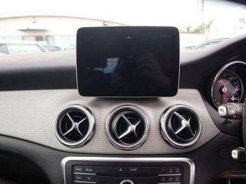 MERCEDES-BENZ 180 2.1 GLA220d Sport SUV 5dr Diesel 7G-DCT 4MATIC Euro 6 (s/s) (177