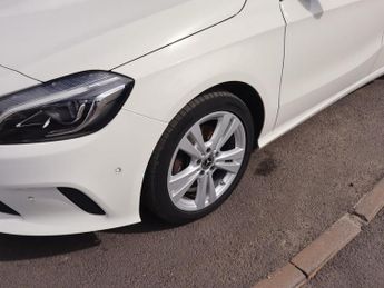 MERCEDES-BENZ A-CLASS 2.1 A200d Sport (Premium Plus) Hatchback 5dr Diesel 7G-DCT Euro 