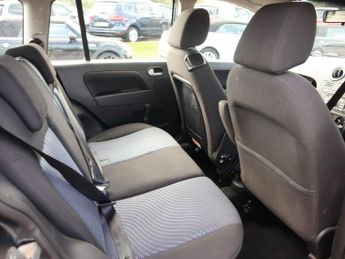 FORD FUSION 1.6 Zetec Hatchback 5dr Petrol Automatic (179 g/km, 99 bhp)