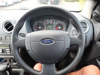 FORD FUSION 1.6 Zetec Hatchback 5dr Petrol Automatic (179 g/km, 99 bhp)