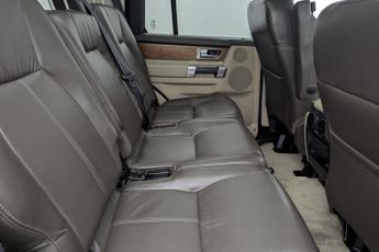 LAND ROVER DISCOVERY 4 3.0 SD V6 HSE SUV 5dr Diesel Auto 4WD Euro 6 (s/s) (256 bhp)