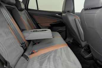VOLKSWAGEN ID.4 Pro Performance 77kWh 1ST Edition SUV 5dr Electric Auto (204 ps)