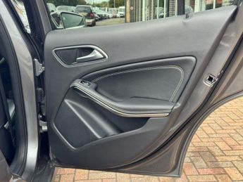 MERCEDES-BENZ GLA 2.0 GLA250 Sport (Premium Plus) SUV 5dr Petrol 7G-DCT 4MATIC Eur