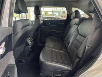 KIA SORENTO 2.2 CRDi KX-3 SUV 5dr Diesel Auto AWD Euro 6 (197 bhp)