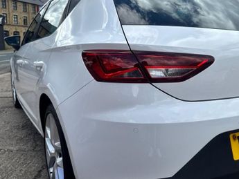 SEAT LEON 2.0 TDI CR FR Hatchback 5dr Diesel DSG Euro 5 (s/s) (150 ps)