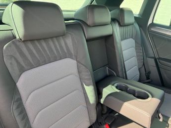 VOLKSWAGEN TIGUAN 2.0 TDI R-Line SUV 5dr Diesel DSG 4Motion Euro 6 (s/s) (150 ps)