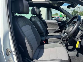 VOLKSWAGEN TIGUAN 2.0 TDI R-Line SUV 5dr Diesel DSG 4Motion Euro 6 (s/s) (150 ps)