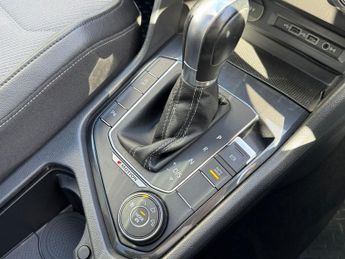 VOLKSWAGEN TIGUAN 2.0 TDI R-Line SUV 5dr Diesel DSG 4Motion Euro 6 (s/s) (150 ps)