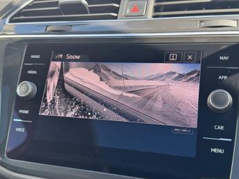 VOLKSWAGEN TIGUAN 2.0 TDI R-Line SUV 5dr Diesel DSG 4Motion Euro 6 (s/s) (150 ps)