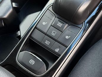 HYUNDAI IONIQ 38.3kWh Premium Hatchback 5dr Electric Auto (136 ps)