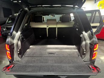 LAND ROVER RANGE ROVER 4.4 SD V8 Vogue SE SUV 5dr Diesel Auto 4WD Euro 6 (s/s) (339 ps)