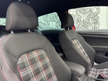 VOLKSWAGEN GOLF 2.0 TSI GPF GTI Performance Hatchback 3dr Petrol DSG Euro 6 (s/s