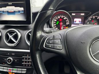 MERCEDES-BENZ 180 1.6 GLA200 SE SUV 5dr Petrol Manual Euro 6 (s/s) (156 ps)