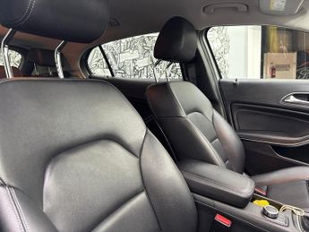 MERCEDES-BENZ 180 1.6 GLA200 SE SUV 5dr Petrol Manual Euro 6 (s/s) (156 ps)