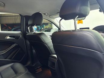 MERCEDES-BENZ 180 1.6 GLA200 SE SUV 5dr Petrol Manual Euro 6 (s/s) (156 ps)