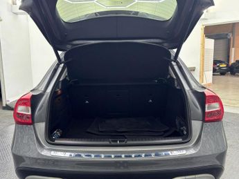 MERCEDES-BENZ 180 1.6 GLA200 SE SUV 5dr Petrol Manual Euro 6 (s/s) (156 ps)