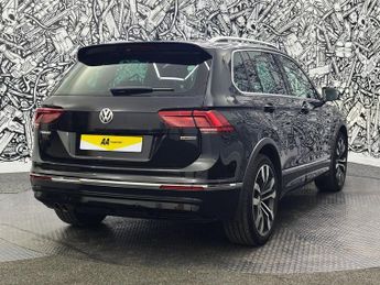 VOLKSWAGEN TIGUAN 2.0 TDI R-Line Tech SUV 5dr Diesel DSG 4Motion Euro 6 (s/s) (150