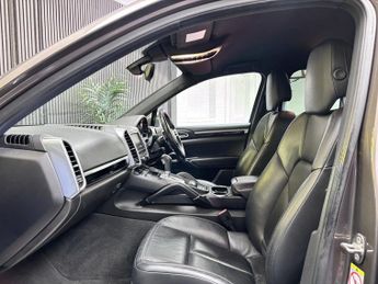 PORSCHE CAYENNE 3.0 V6 E-Hybrid S SUV 5dr Petrol Plug-in Hybrid TiptronicS 4WD E